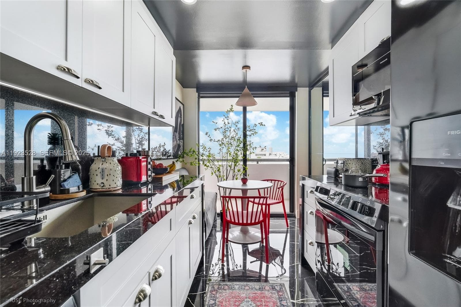 2555 Collins Ave PH114 photo 6