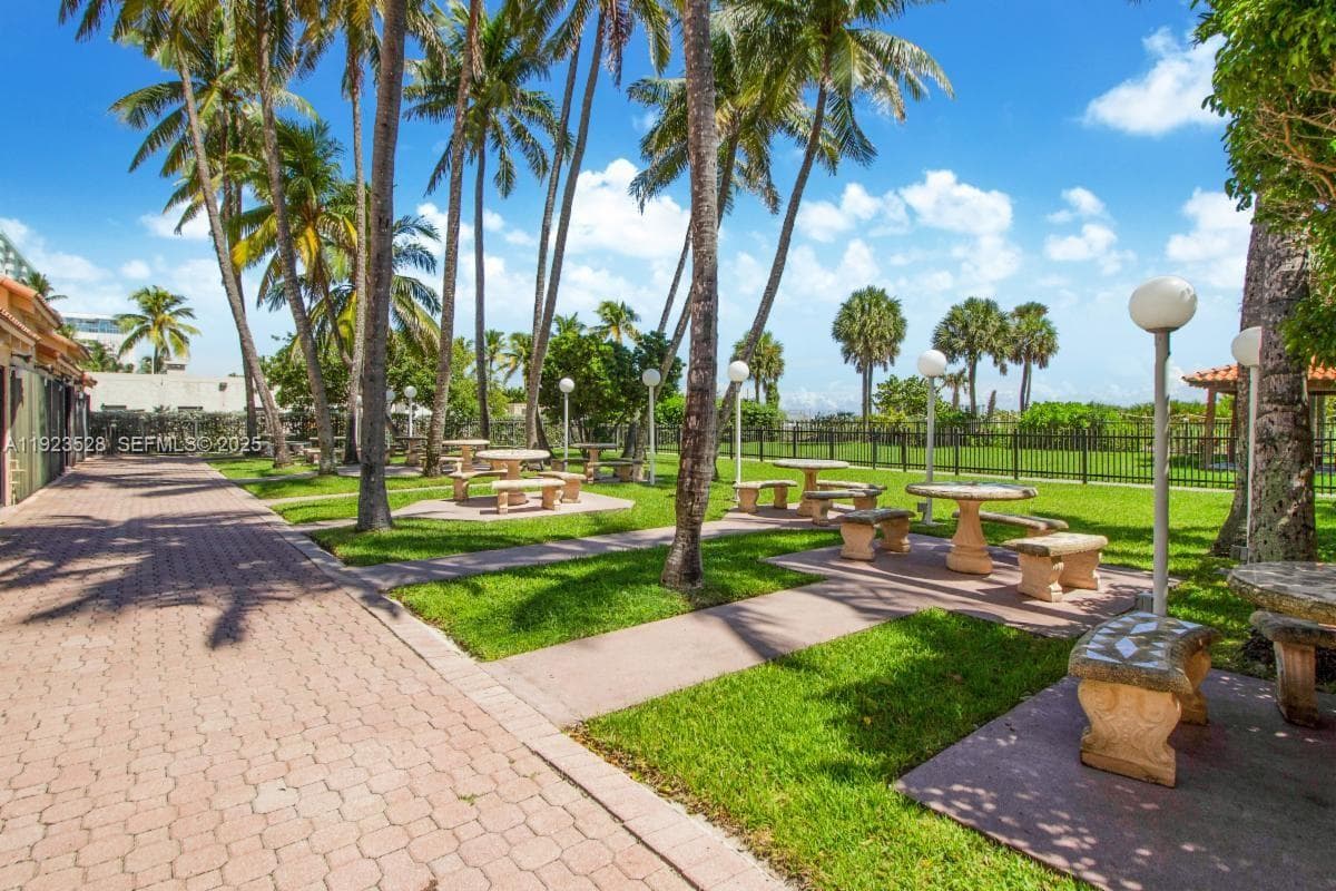 2555 Collins Ave PH114 photo 22