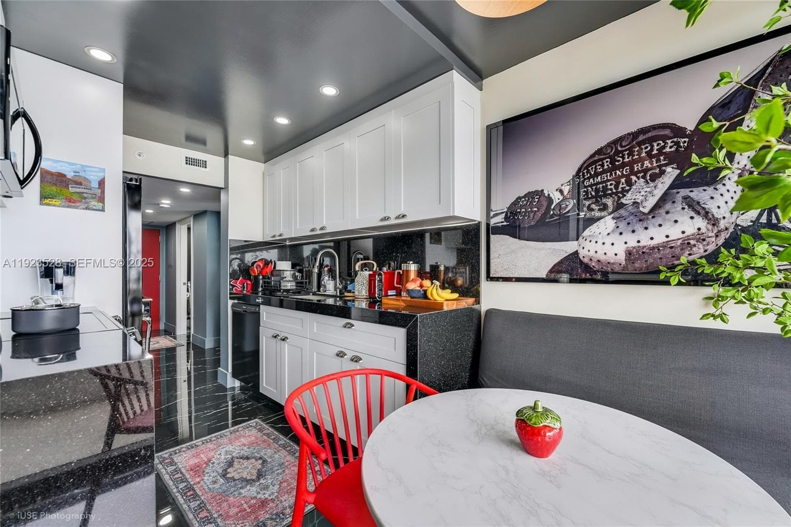 2555 Collins Ave PH114 photo 7