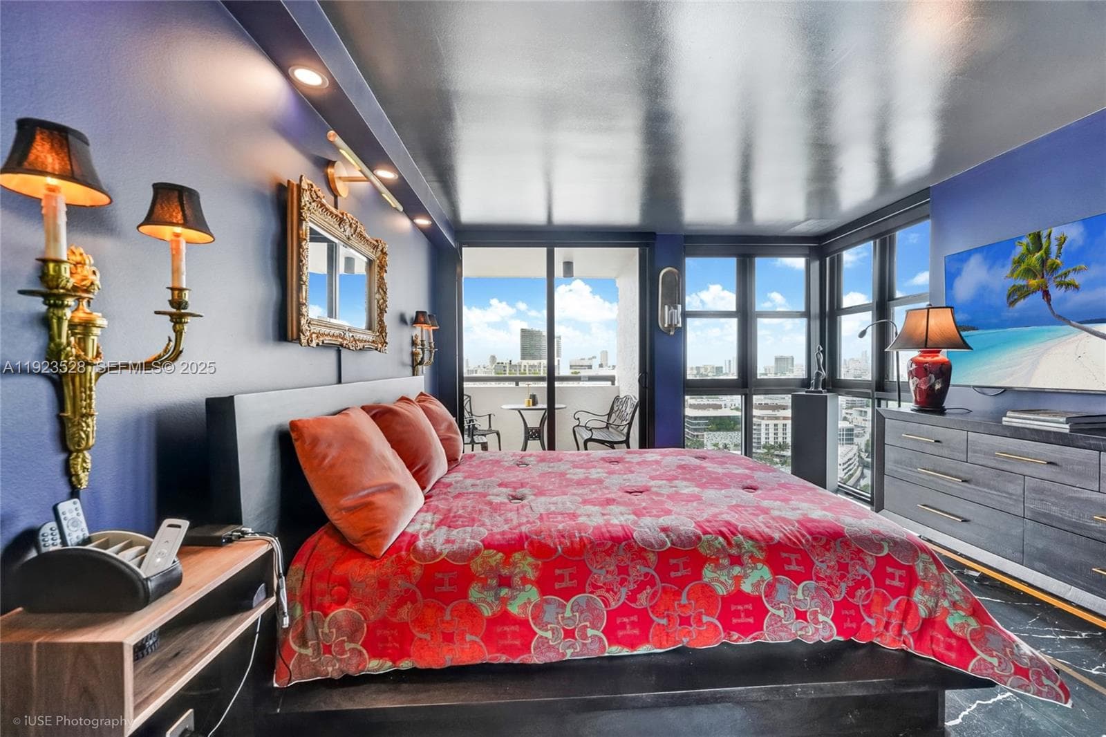 2555 Collins Ave PH114 photo 9