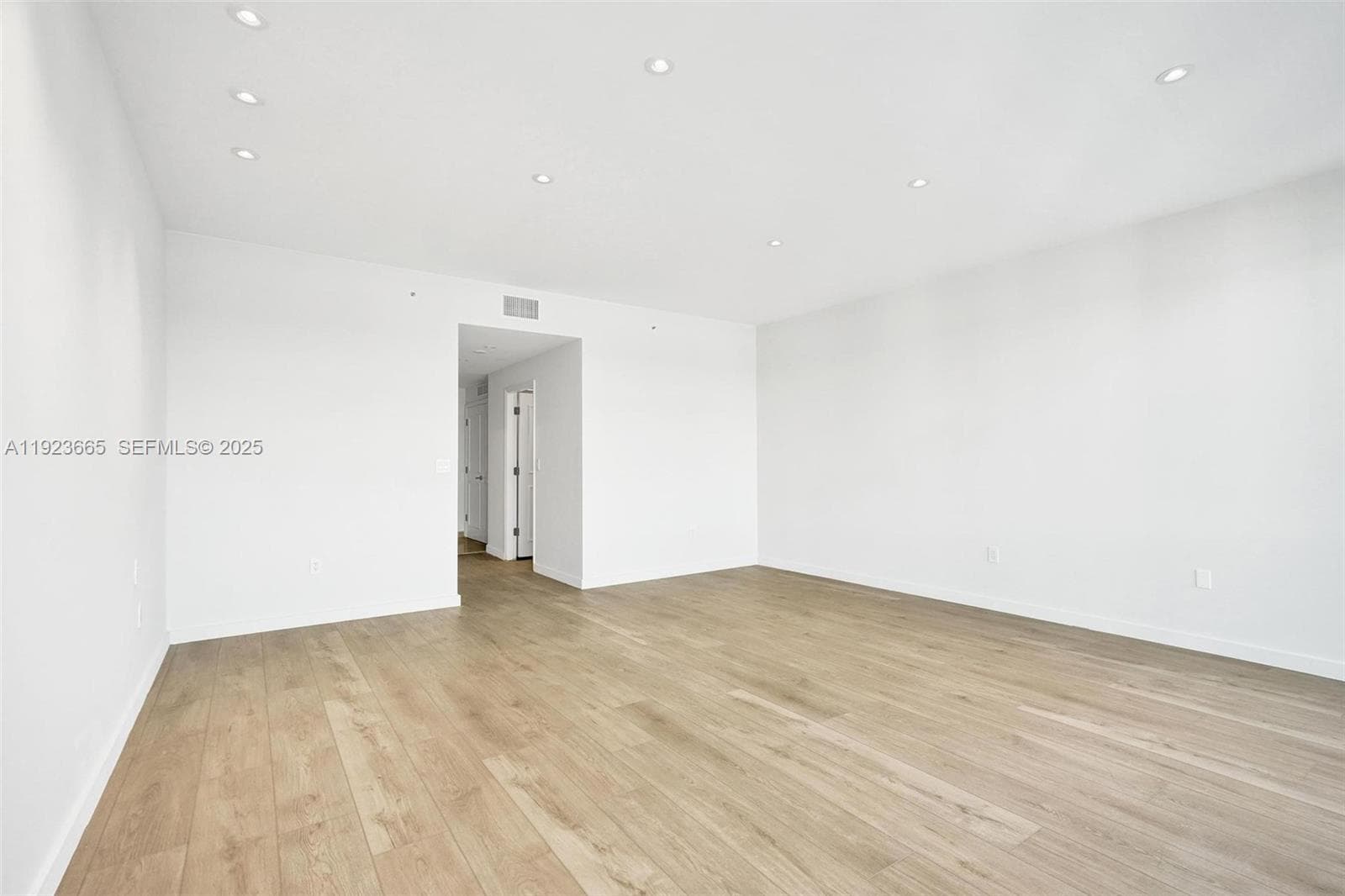 10101 Collins Ave 17A photo 25