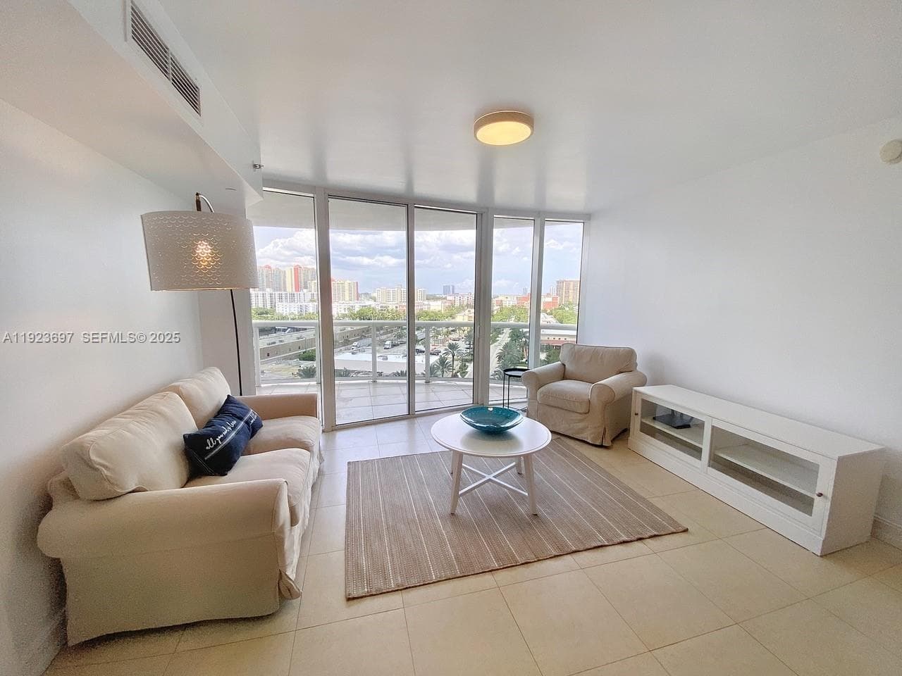 17201 Collins Ave 1009 photo 2
