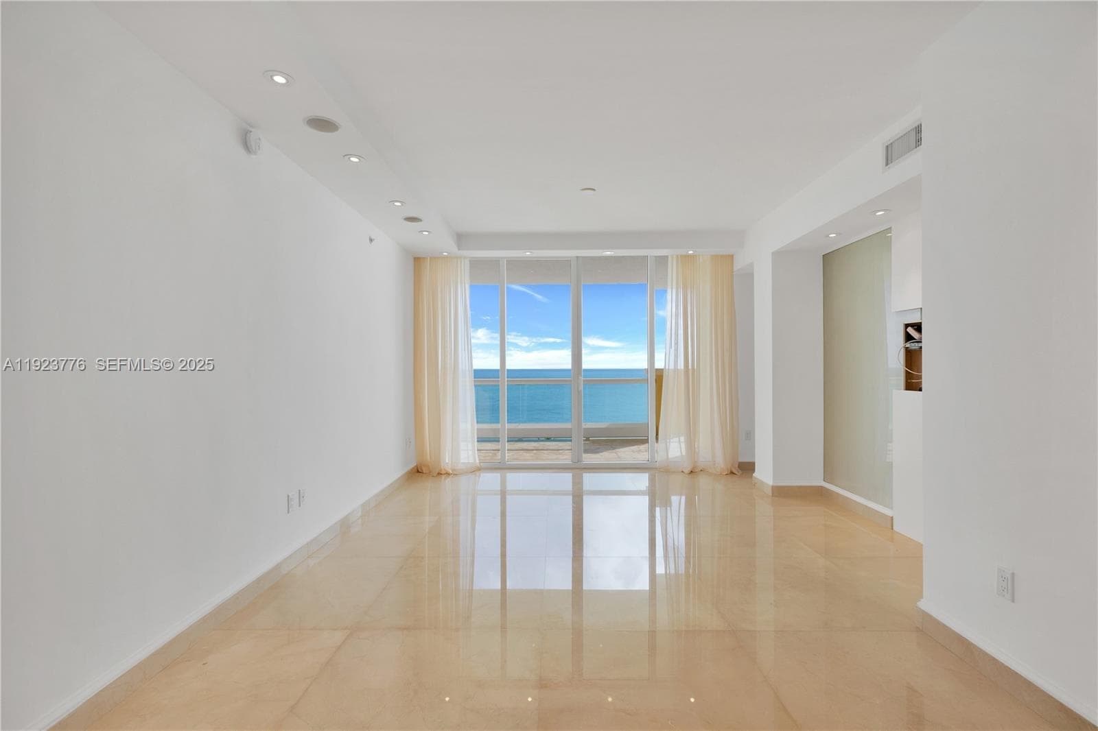 17875 Collins Ave 905 photo 13
