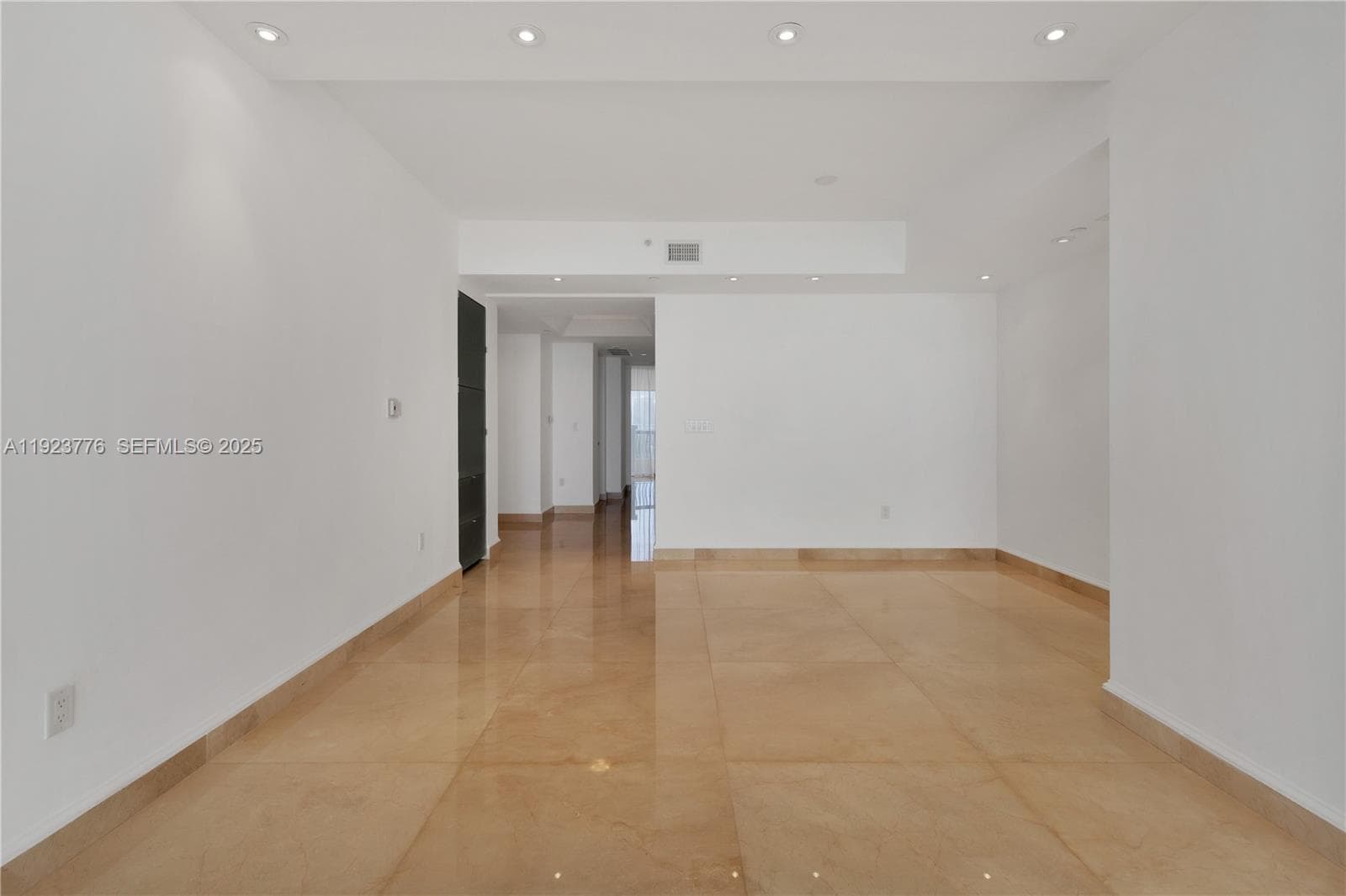 17875 Collins Ave 905 photo 17