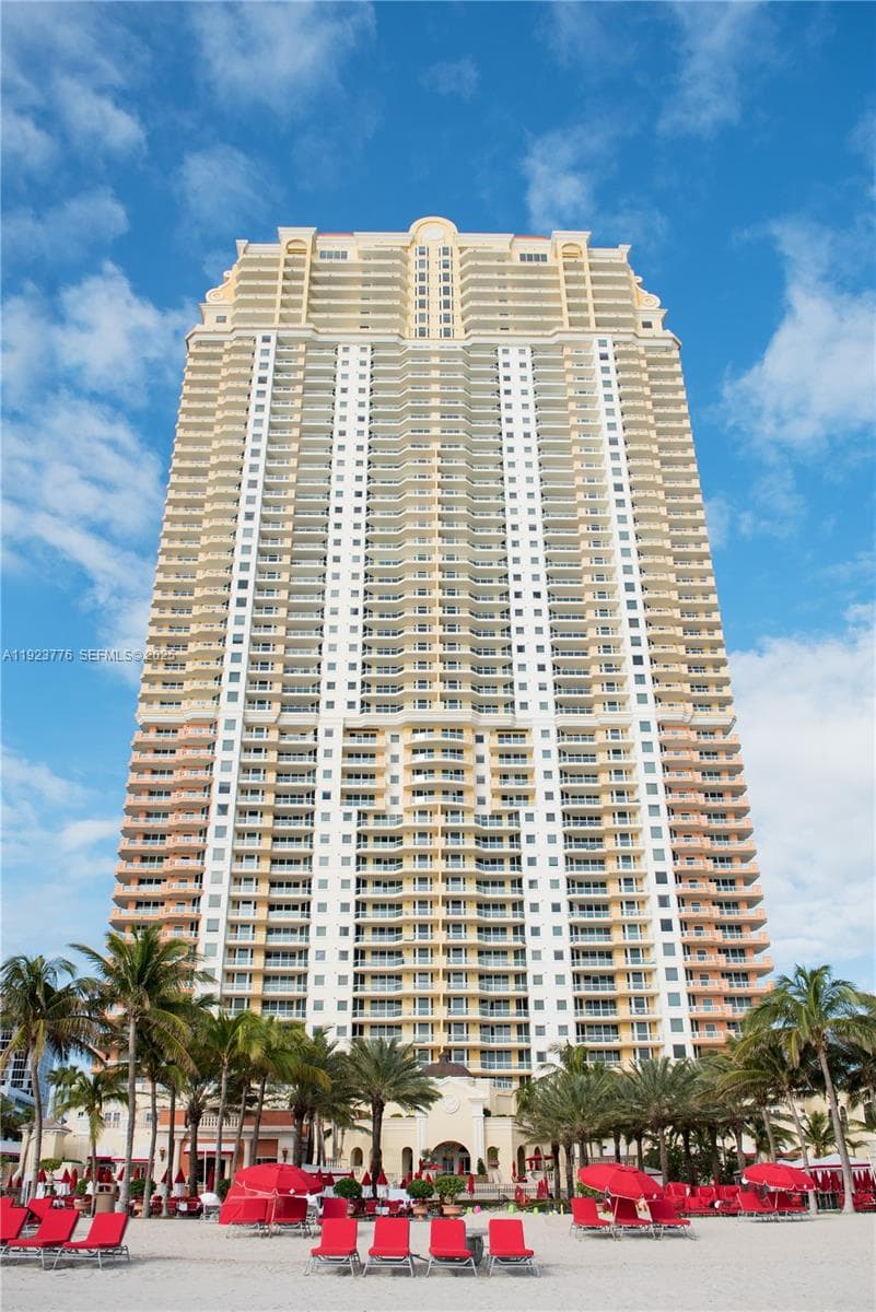 17875 Collins Ave 905 photo 1