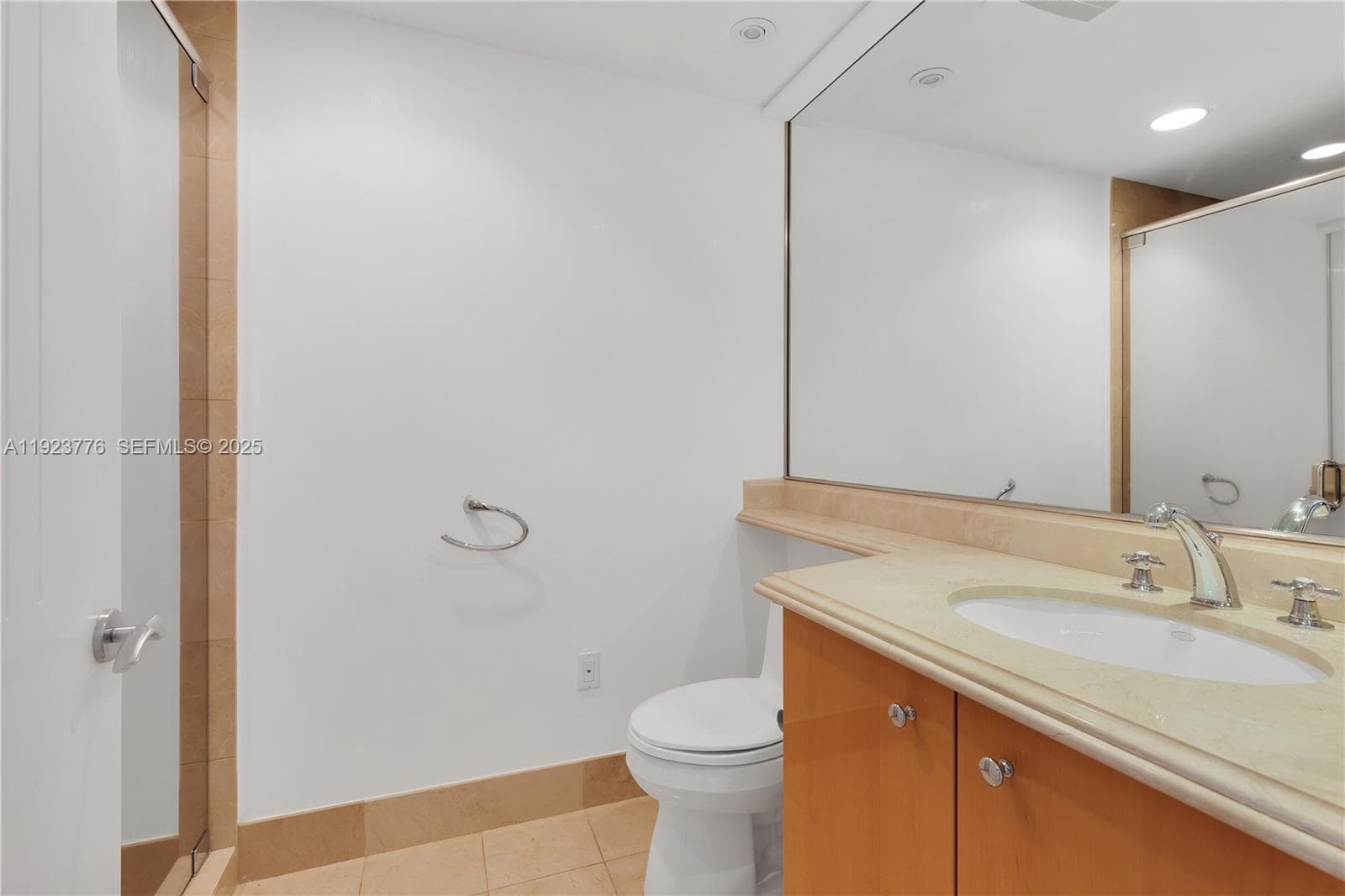 17875 Collins Ave 905 photo 24