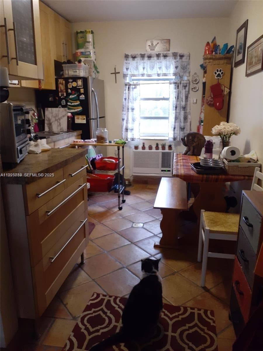 645 NE 77th St 8 photo 4