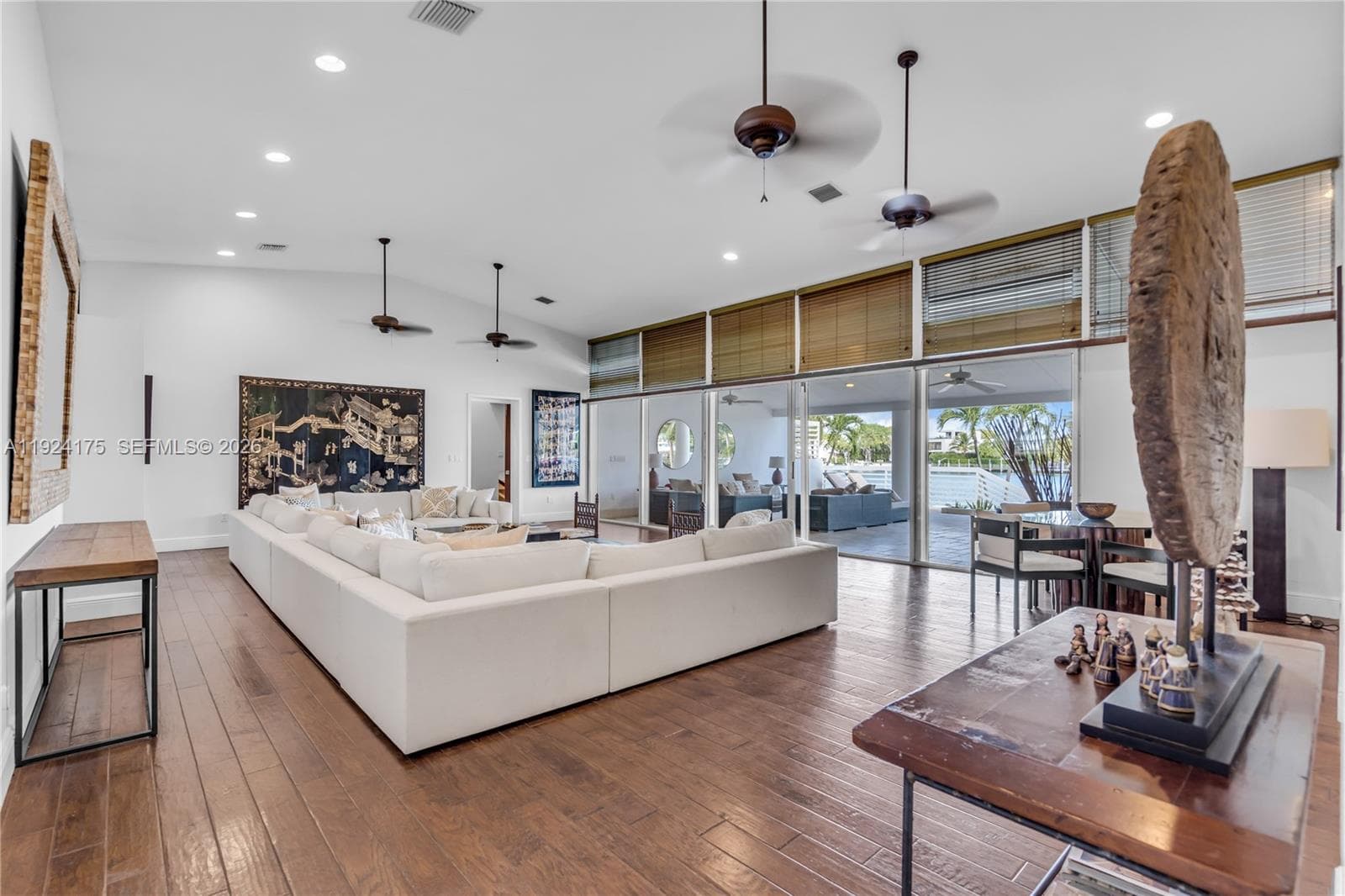 591 N Mashta Dr photo 2