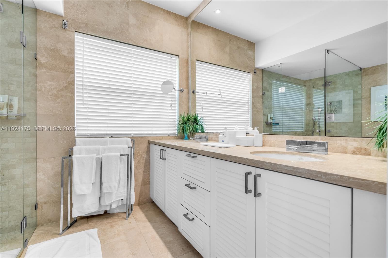 591 N Mashta Dr photo 16