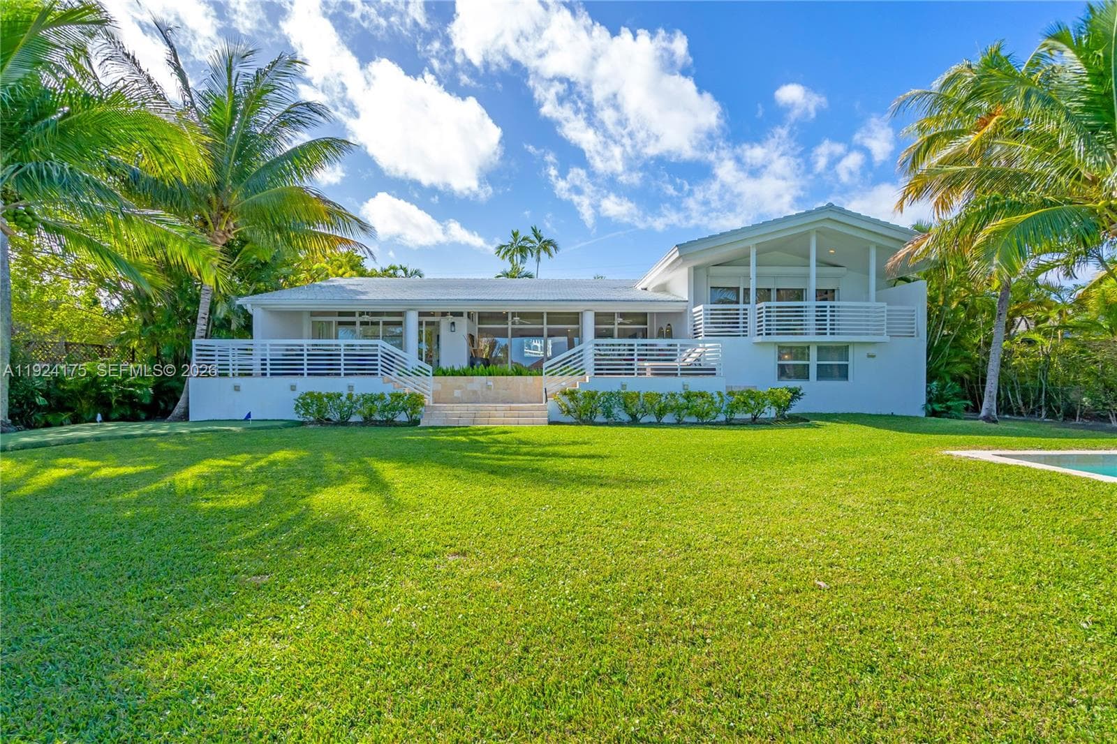 591 N Mashta Dr photo 1