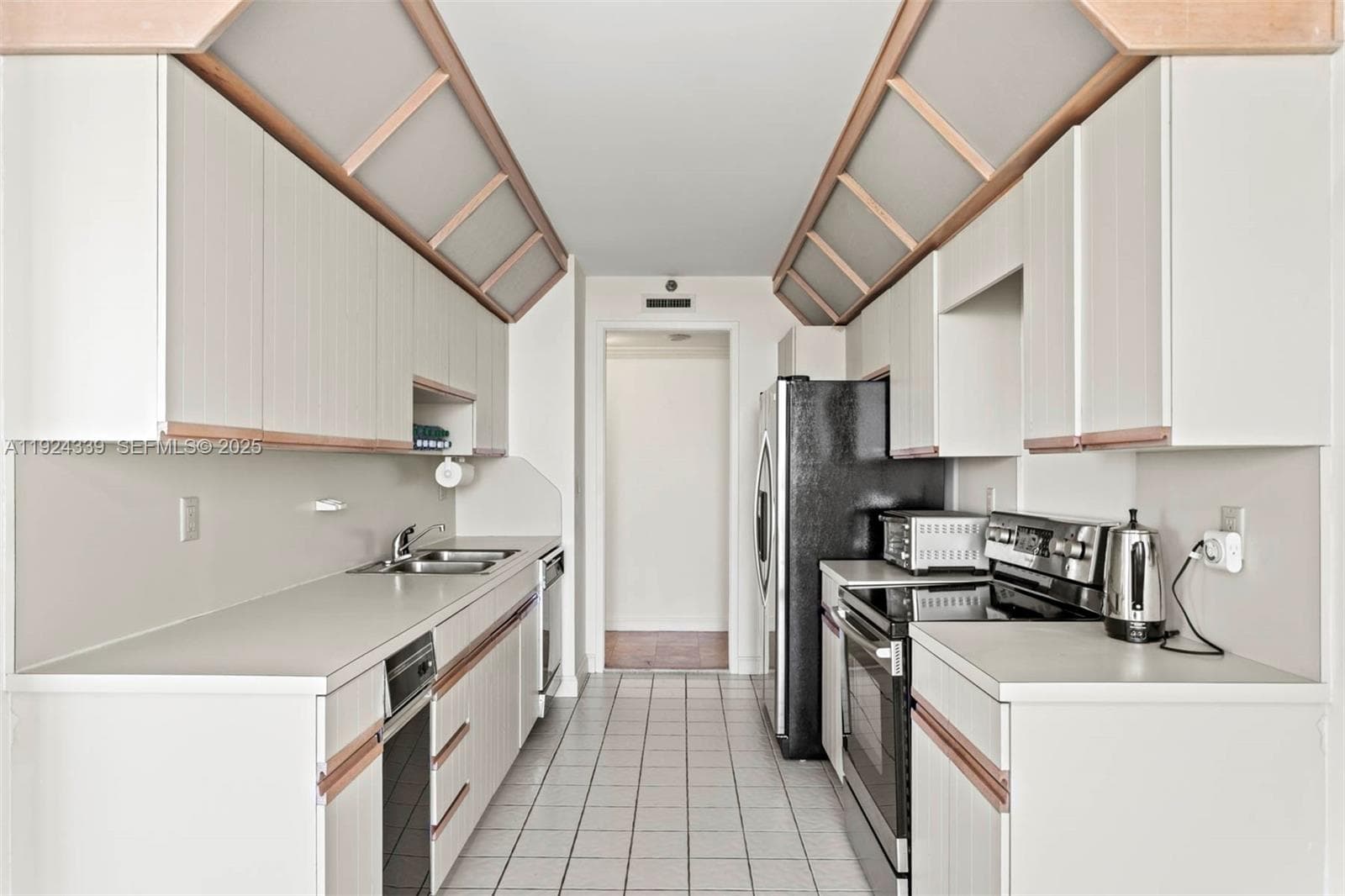 19500 Turnberry Way 26-C photo 9