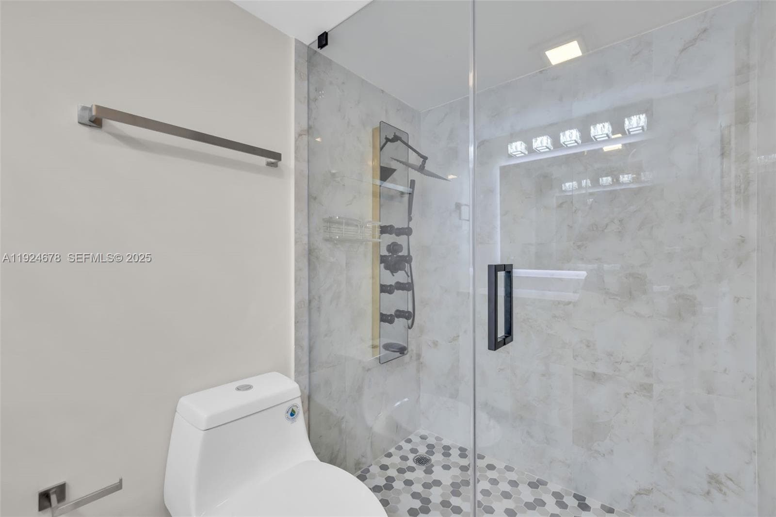 251 174th St 1415 photo 13