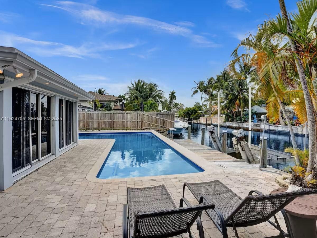2525 Gulfstream Ln 2525 photo 18