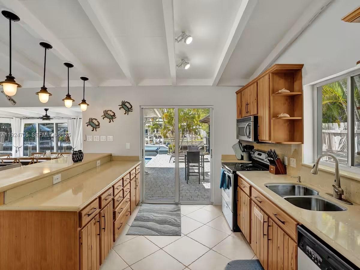 2525 Gulfstream Ln 2525 photo 8