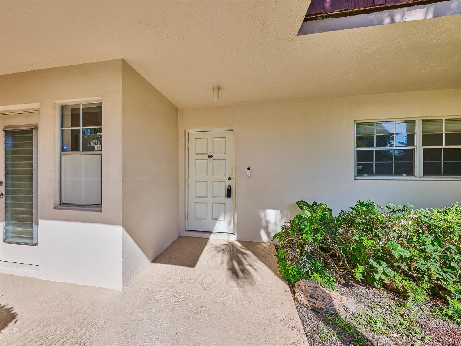 3001 S Palm Aire Drive 107 photo 3