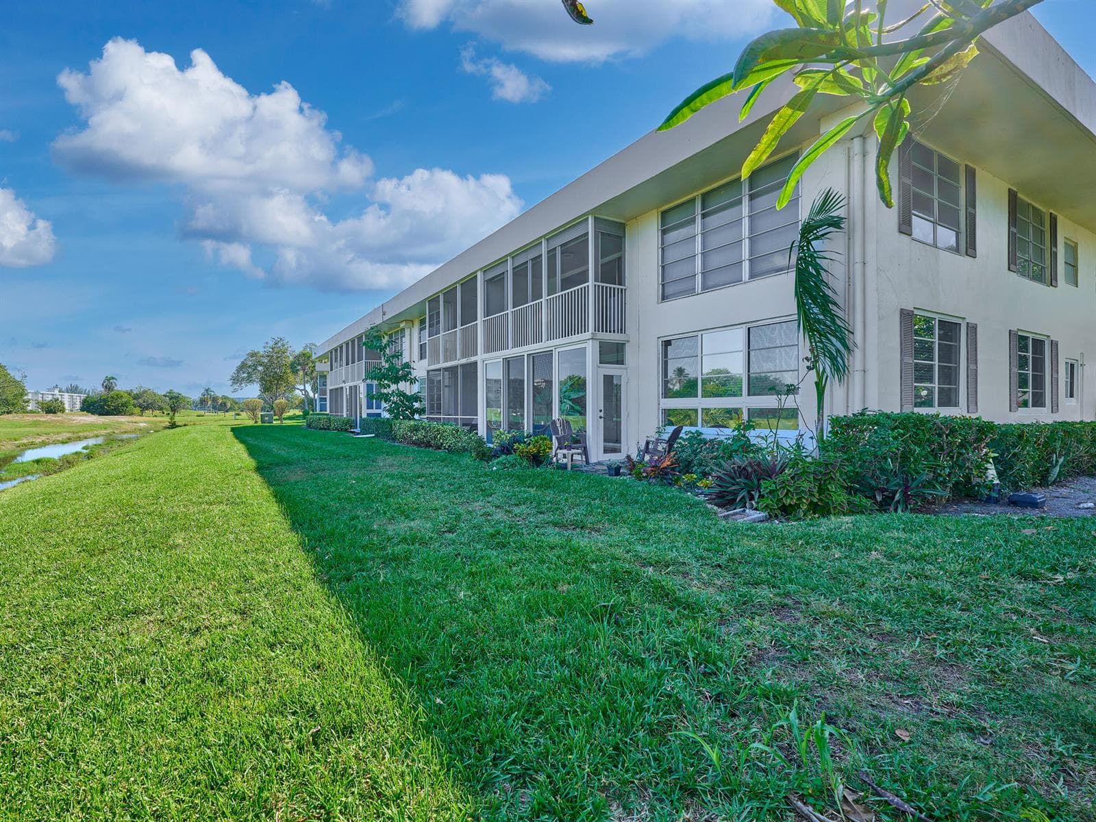 3001 S Palm Aire Drive 107 photo 9