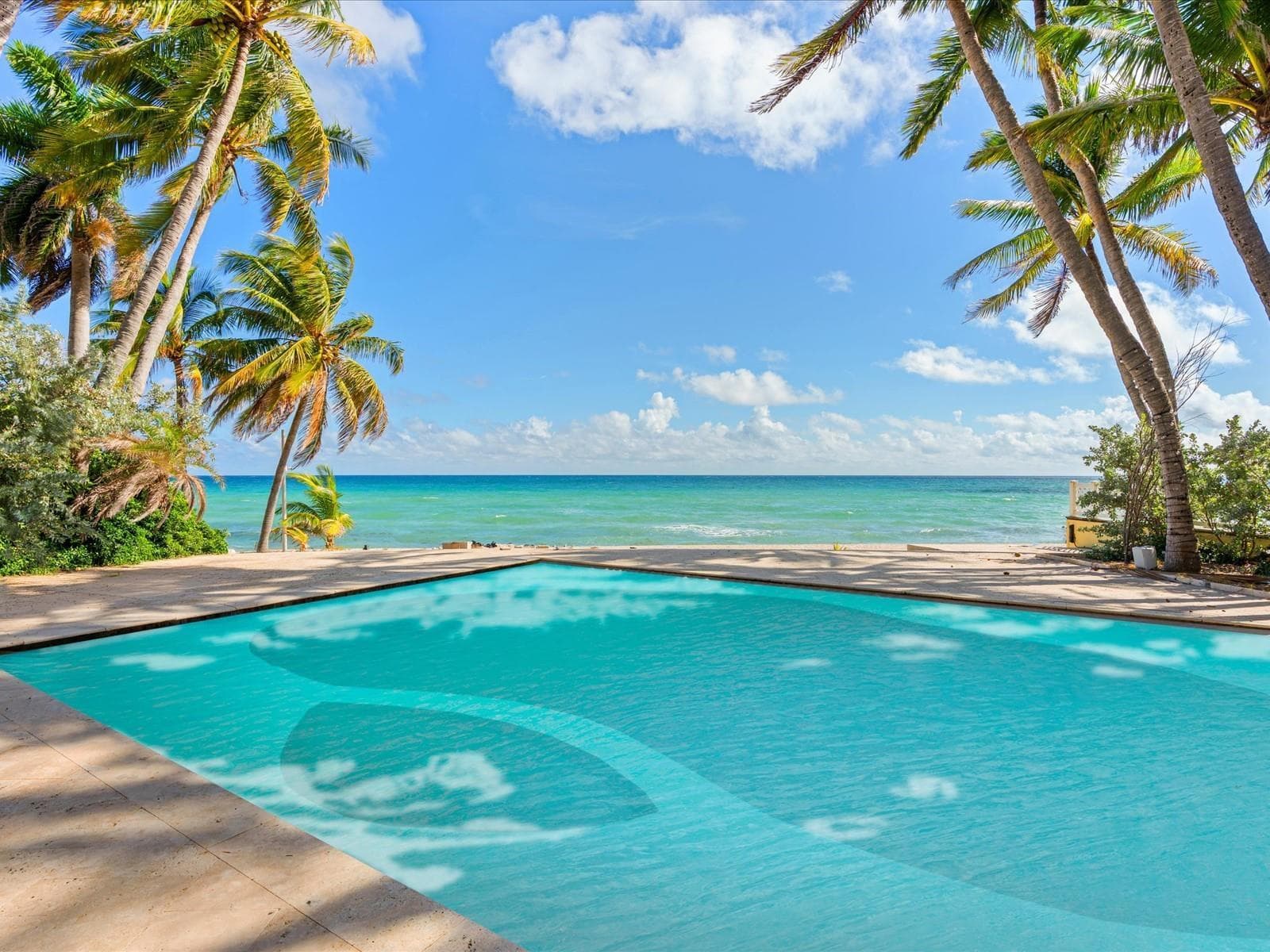 555 Ocean Boulevard photo 3