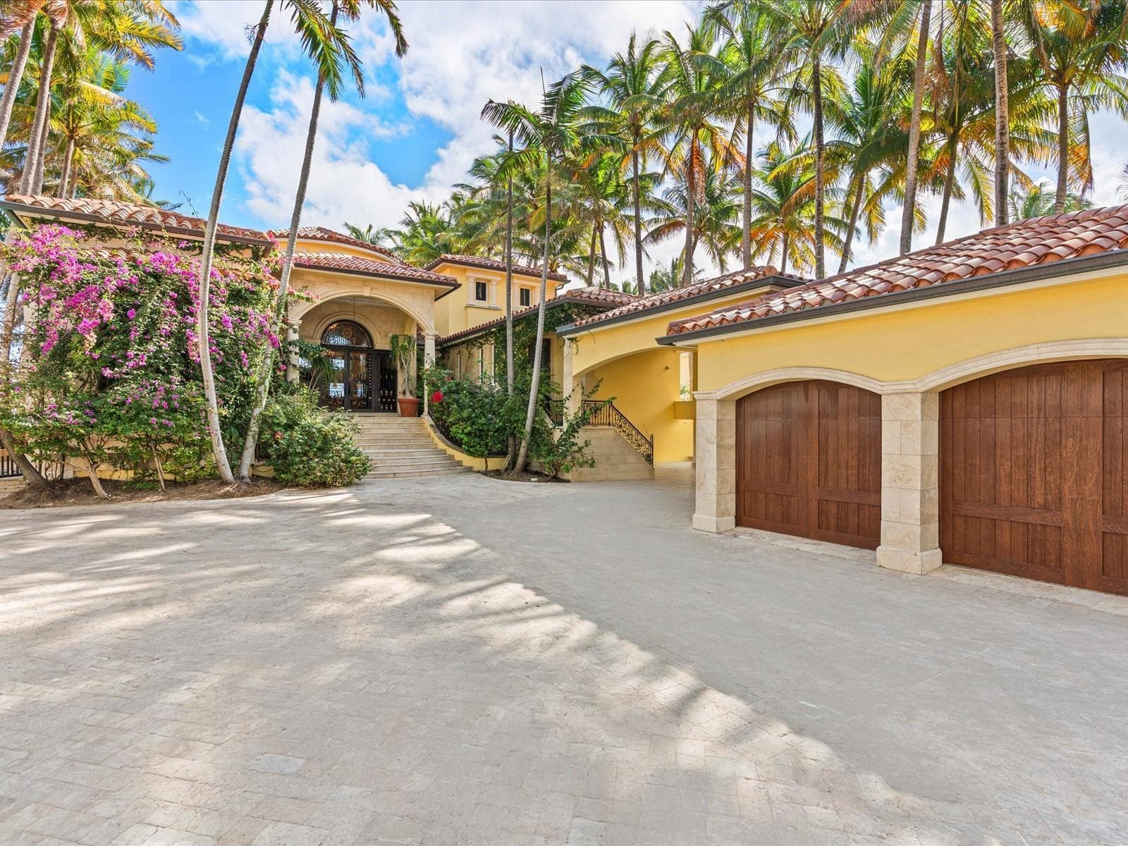 555 Ocean Boulevard photo 24