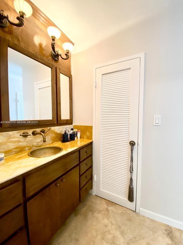 100 Lincoln Rd 608 photo 9