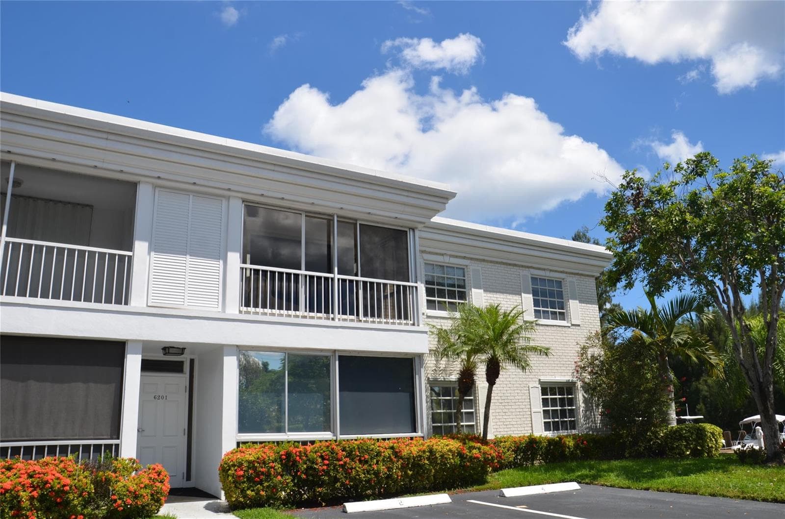 6201 Bay Club Drive 4 photo 3