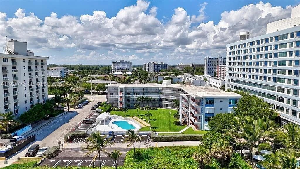 1300 Ocean Blvd 111 photo 2