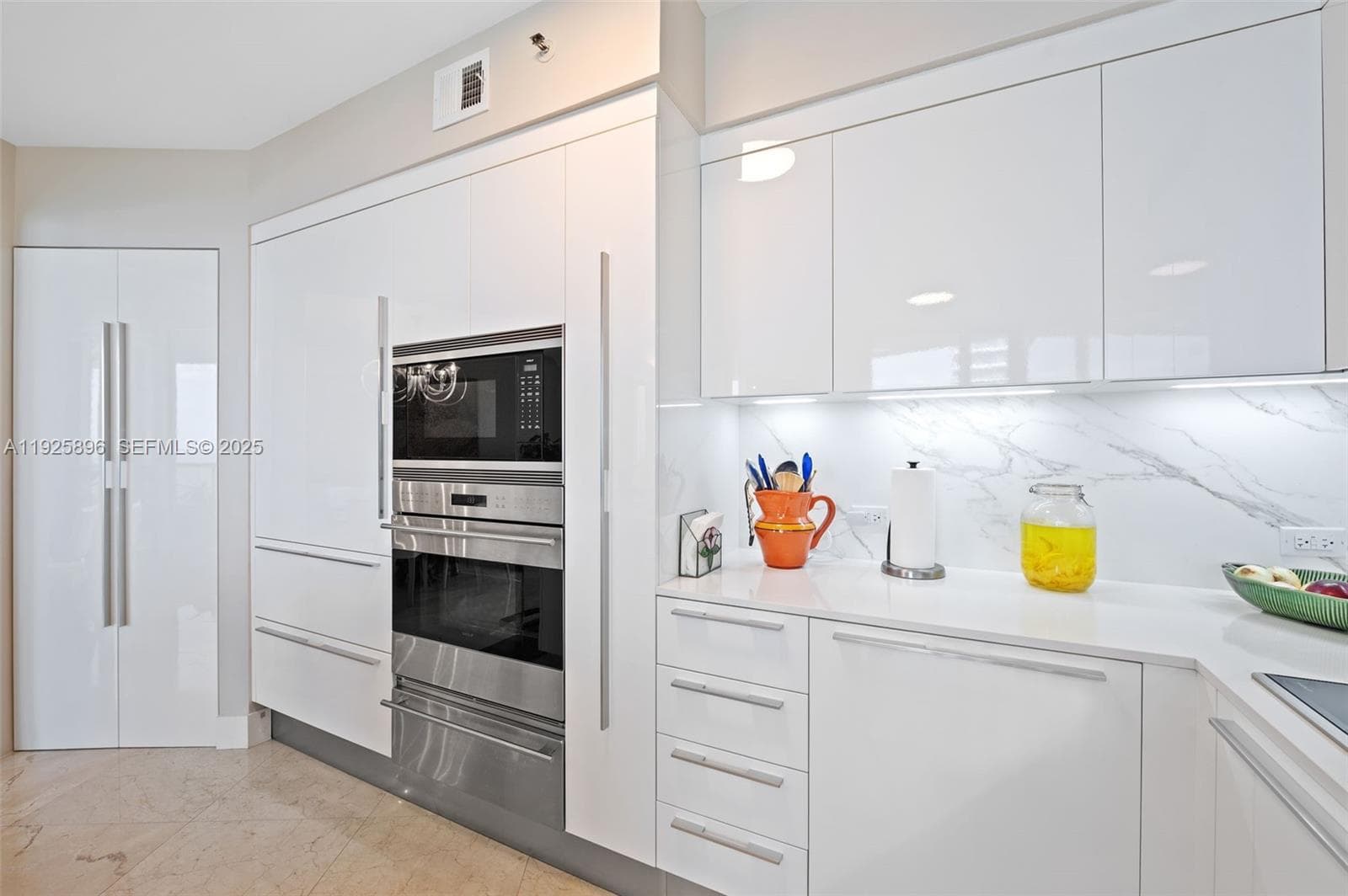 19333 E Collins Ave 1402 photo 16