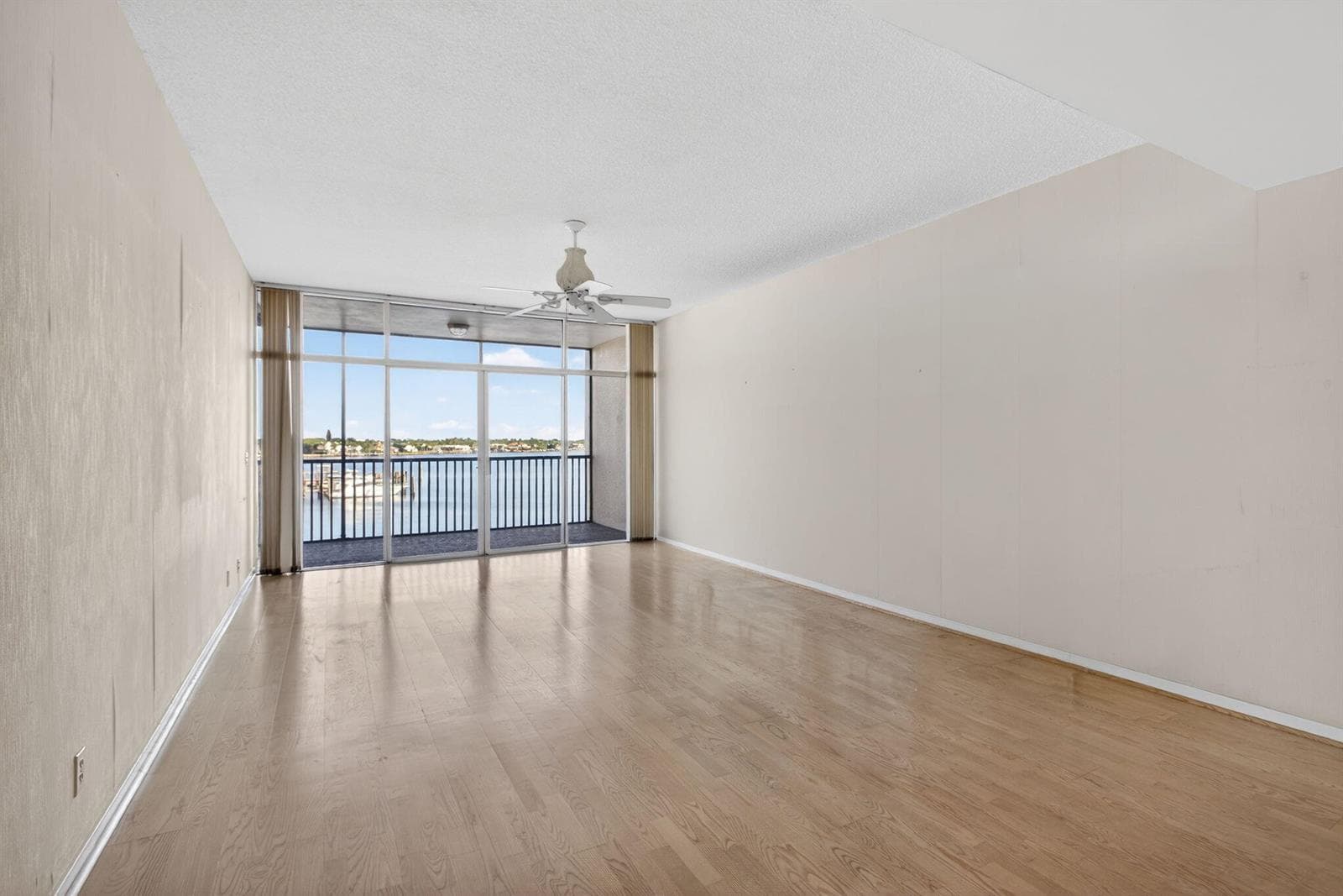 11390 Twelve Oaks Way 420 photo 7