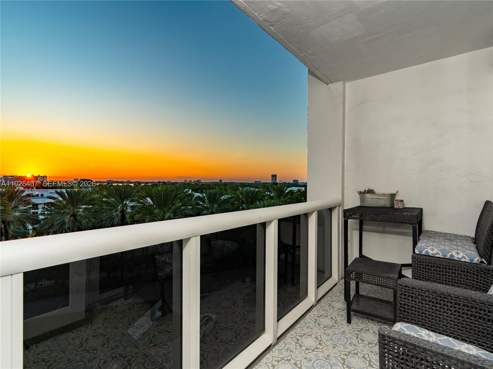 10275 Collins Ave 527 photo 2