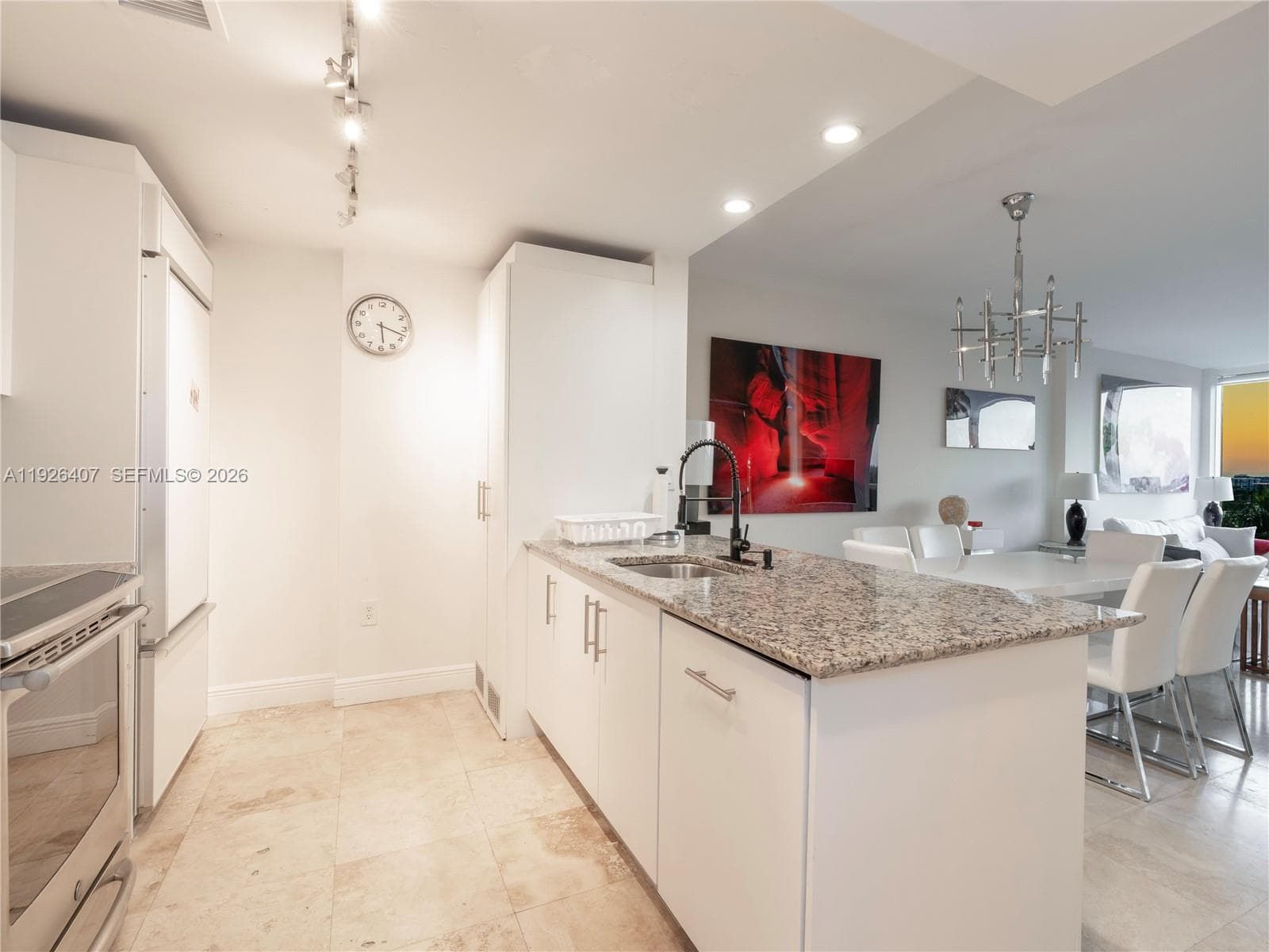 10275 Collins Ave 527 photo 5