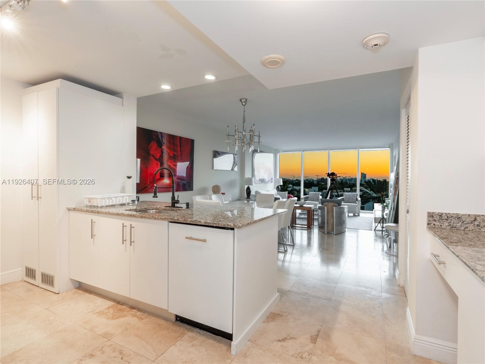 10275 Collins Ave 527 photo 4