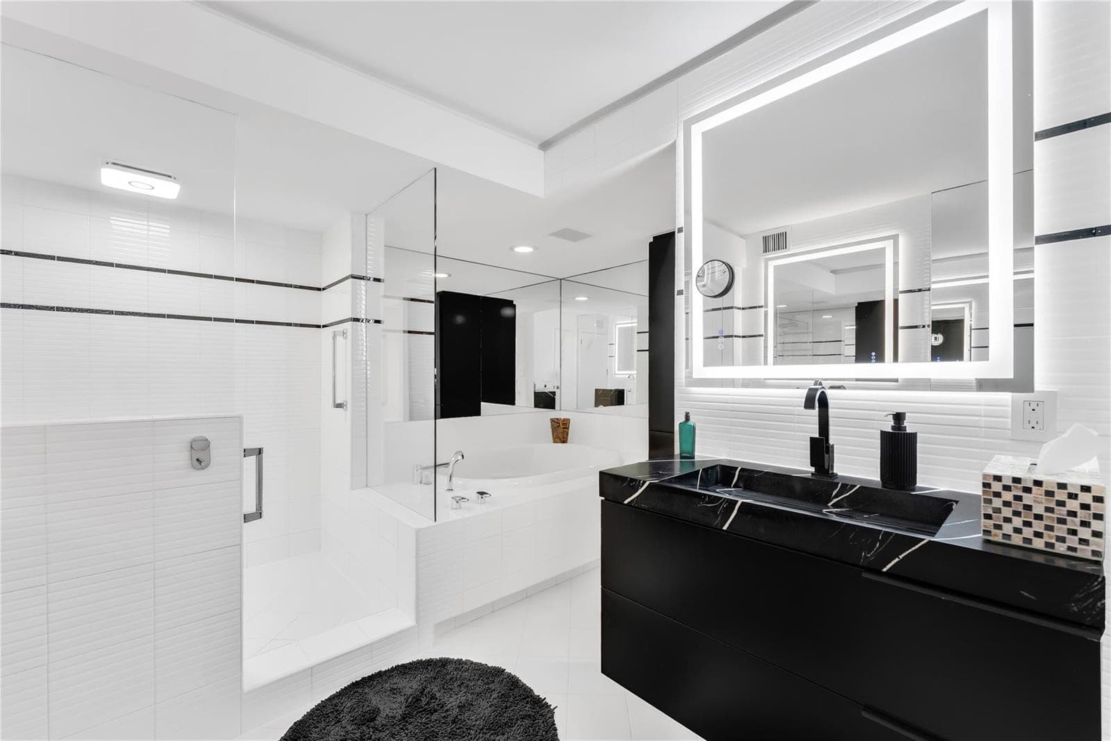 777 Bayshore Drive 1501 photo 9