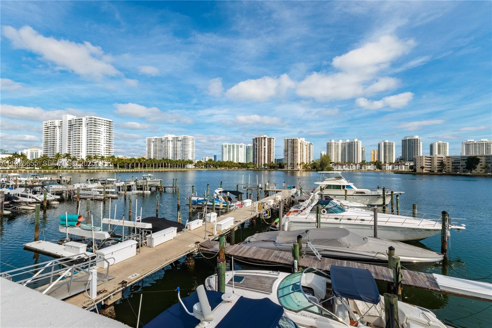 18011 Biscayne Blvd 1501 photo 1