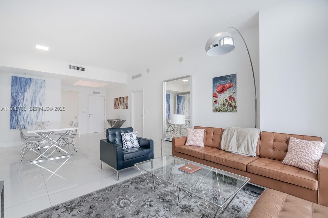 50 Pointe Dr 1506 photo 23