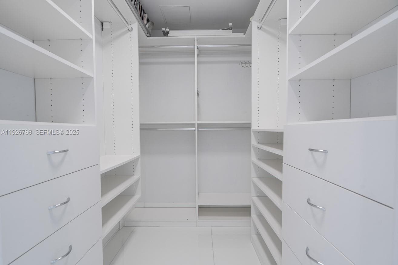 50 Pointe Dr 1506 photo 24