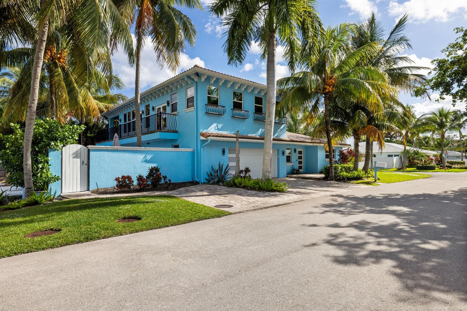 100 Neptune Drive photo 2