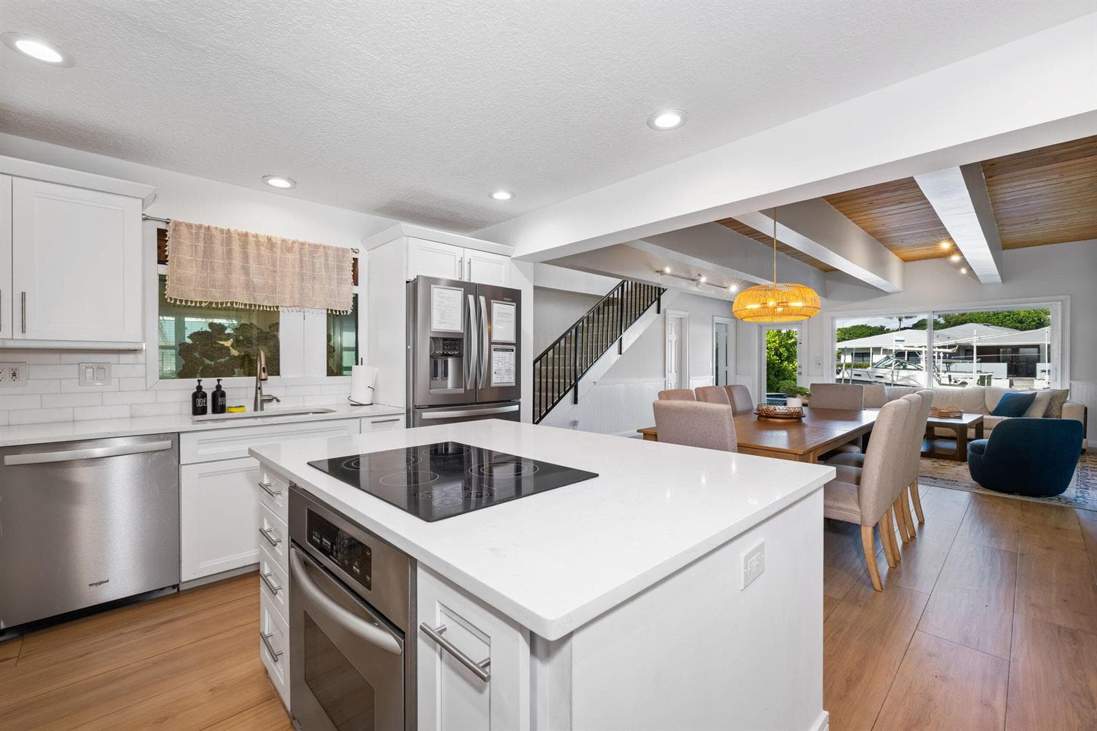 100 Neptune Drive photo 7
