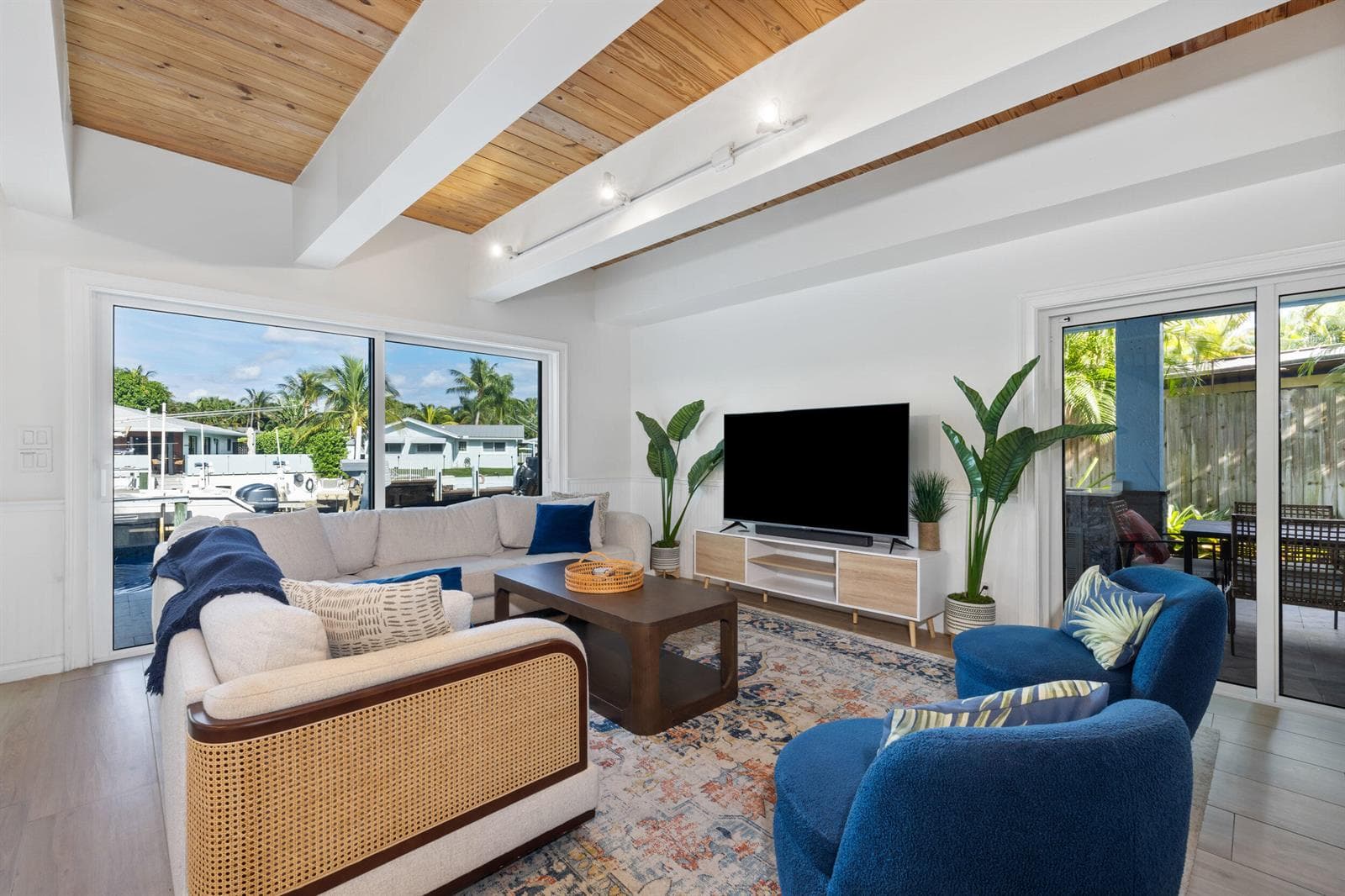 100 Neptune Drive photo 3