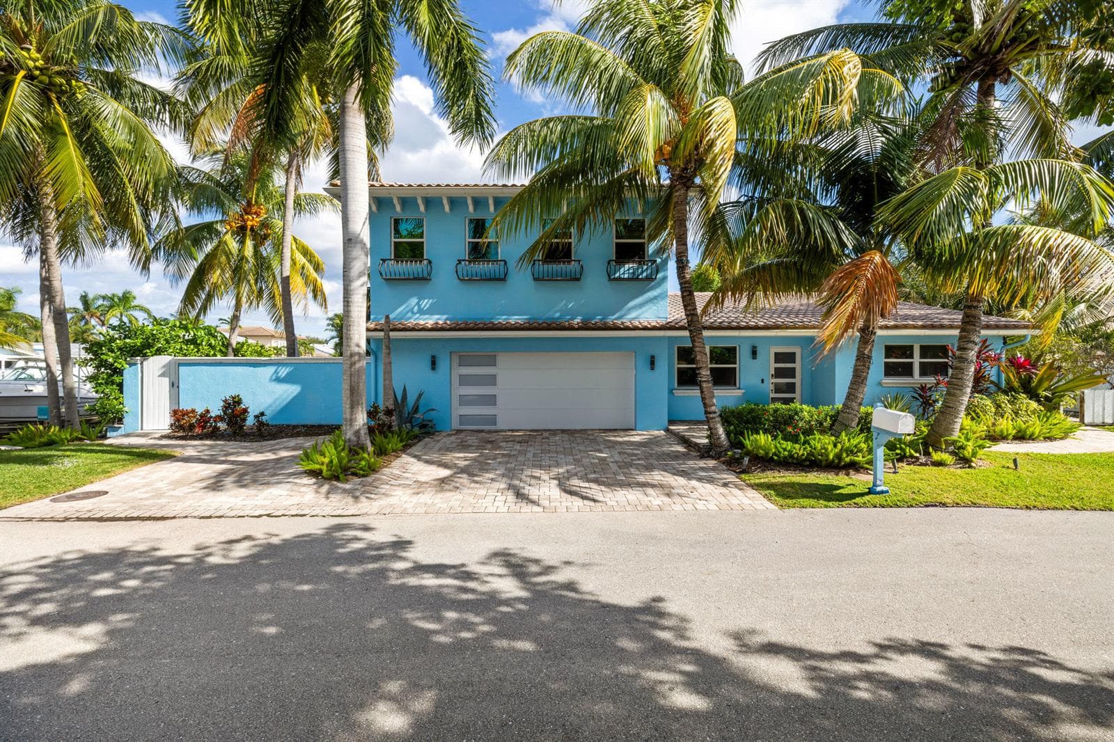100 Neptune Drive photo 1