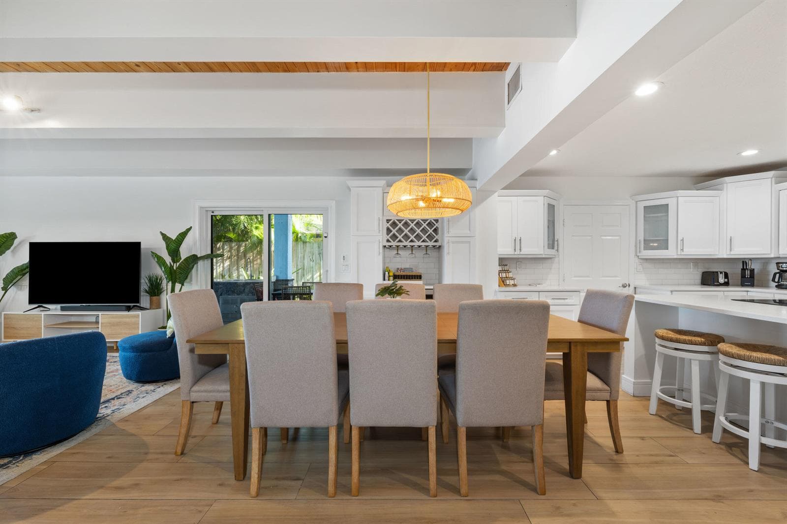 100 Neptune Drive photo 5