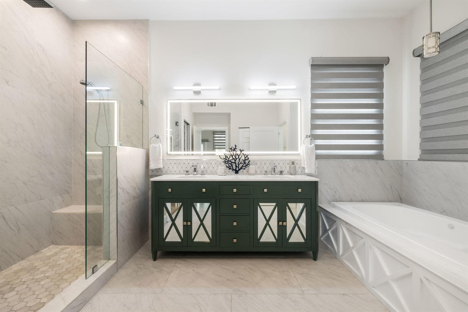 100 Neptune Drive photo 18