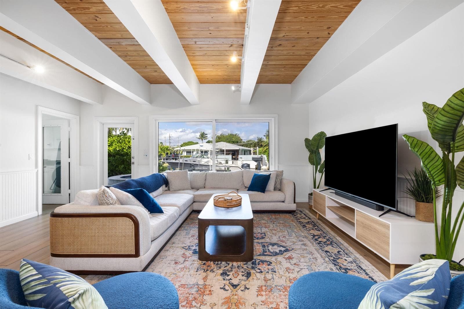 100 Neptune Drive photo 4