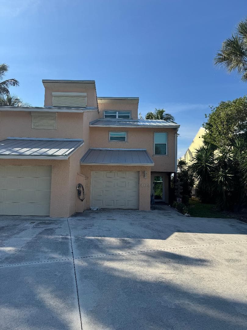 409 Fernandina Street photo 1