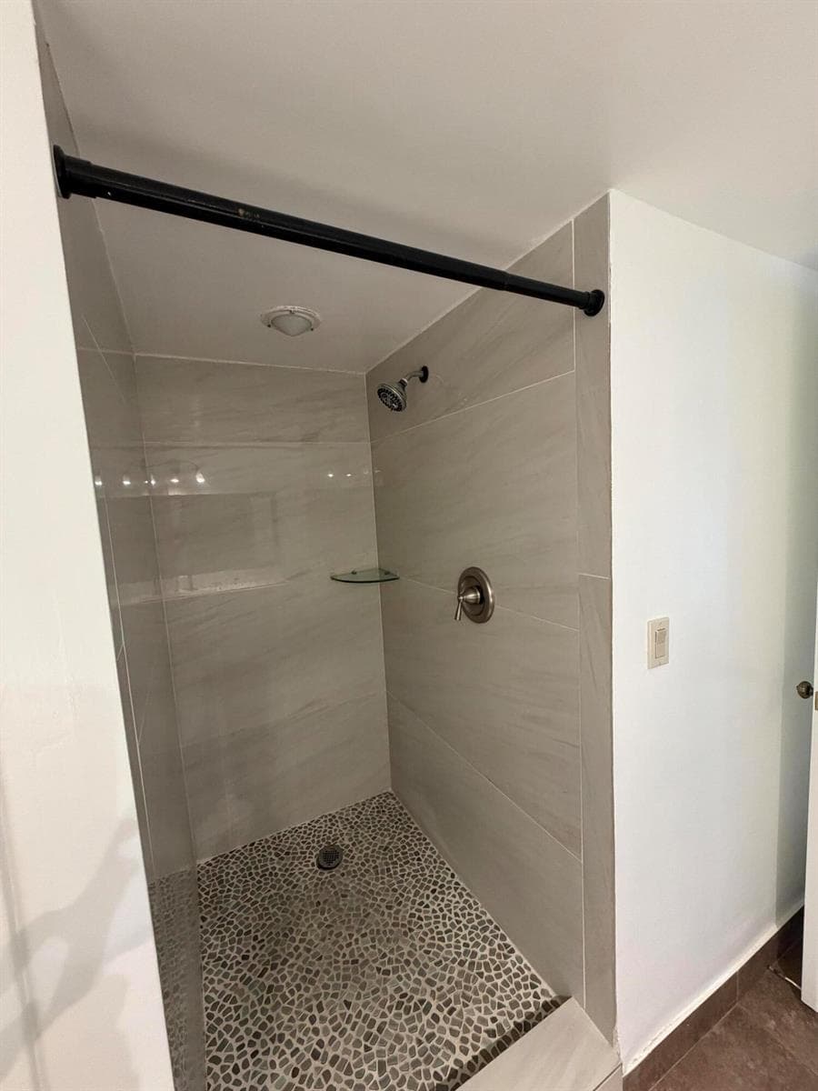 2202 S Cypress Bend Drive 101 photo 12