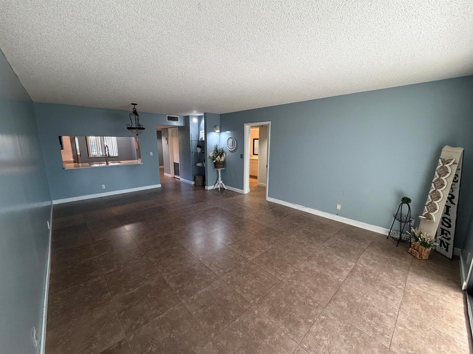 2202 S Cypress Bend Drive 101 photo 9