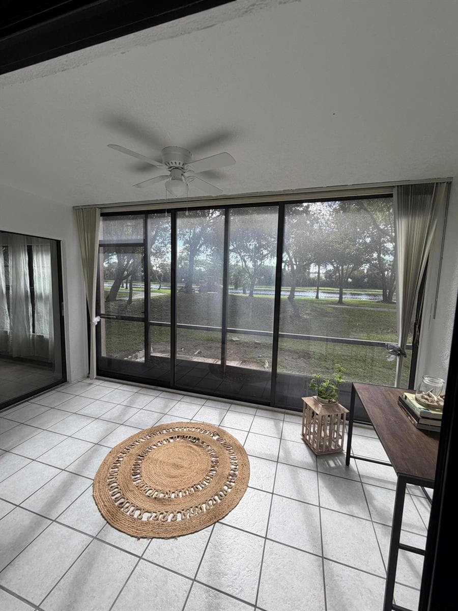2202 S Cypress Bend Drive 101 photo 11
