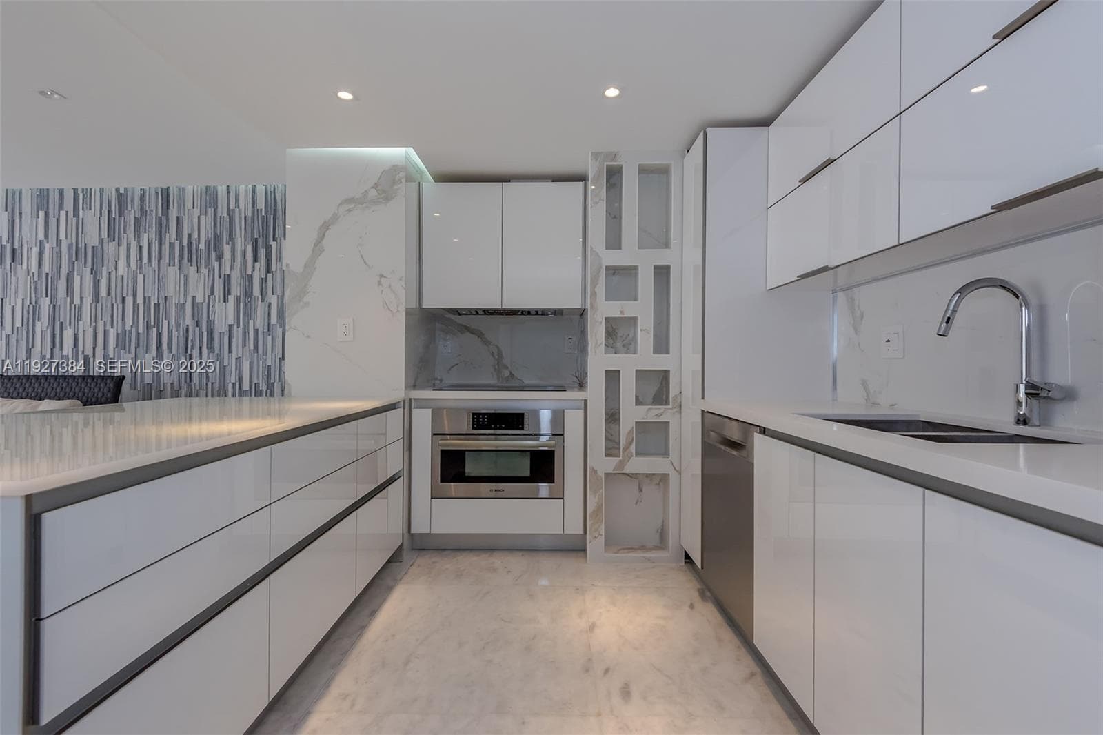 6423 Collins Ave 304 photo 2