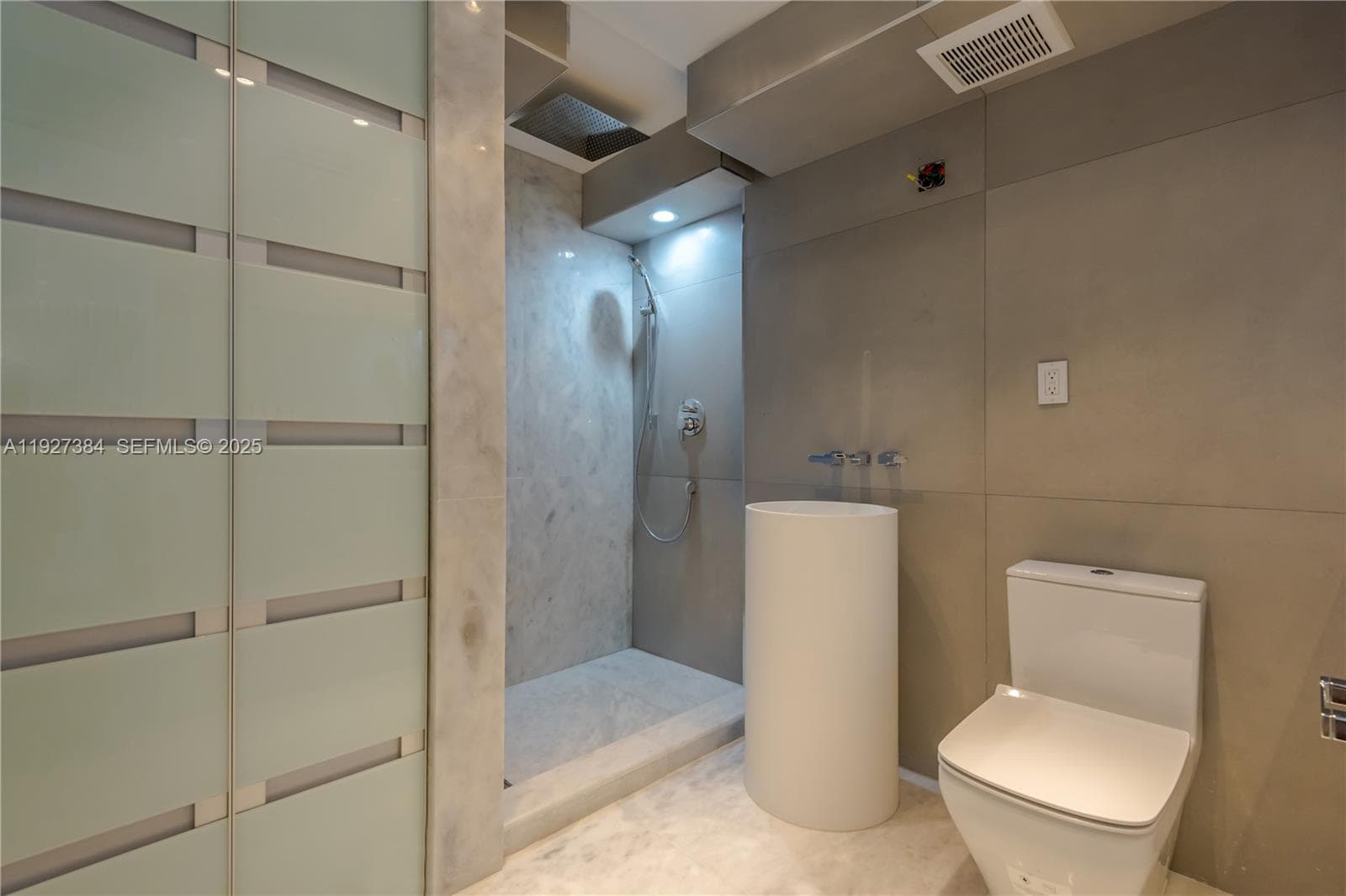 6423 Collins Ave 304 photo 12