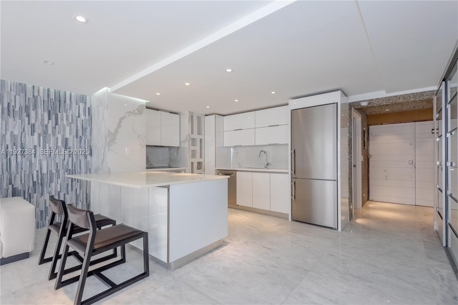 6423 Collins Ave 304 photo 3