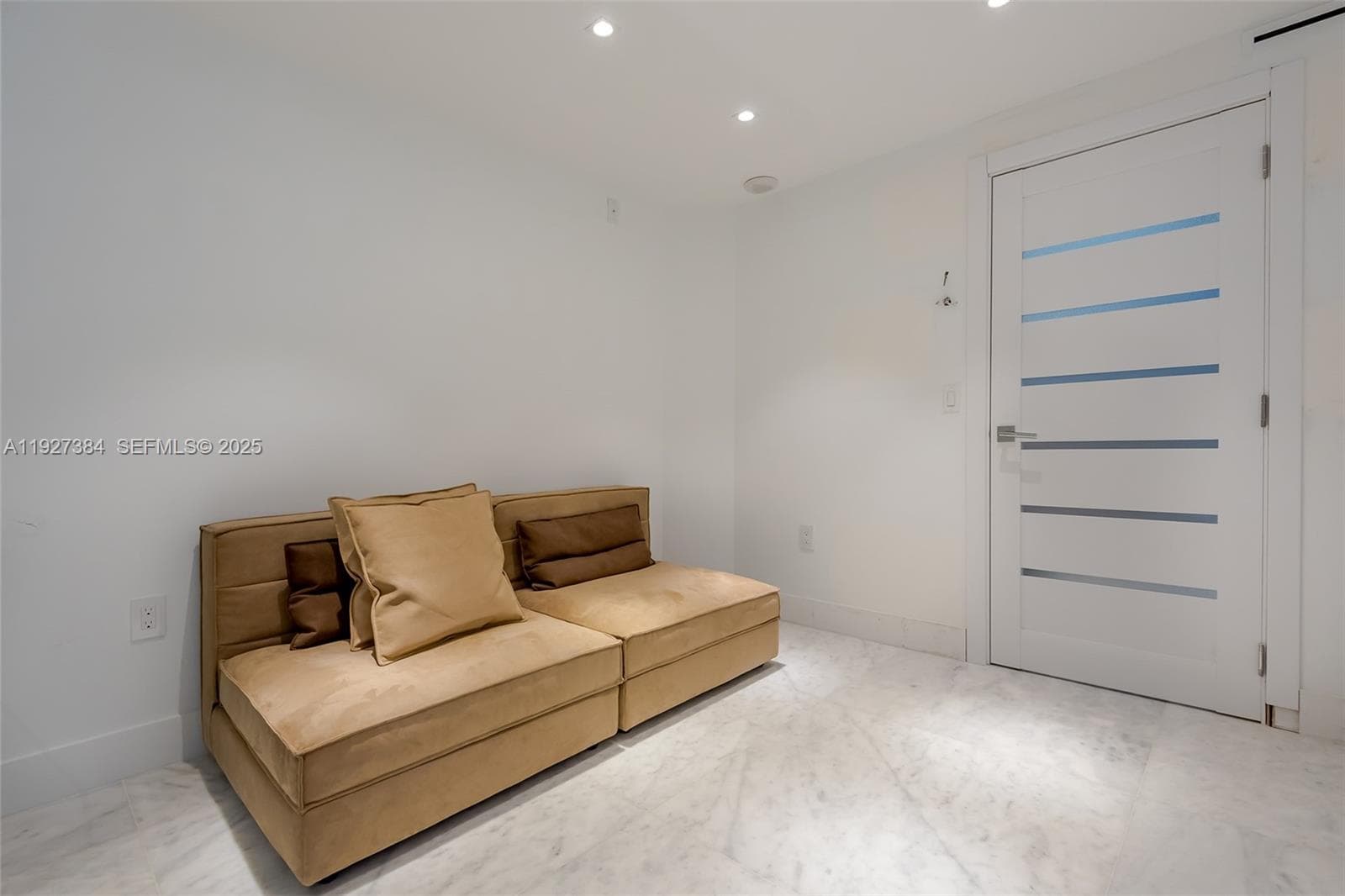 6423 Collins Ave 304 photo 11