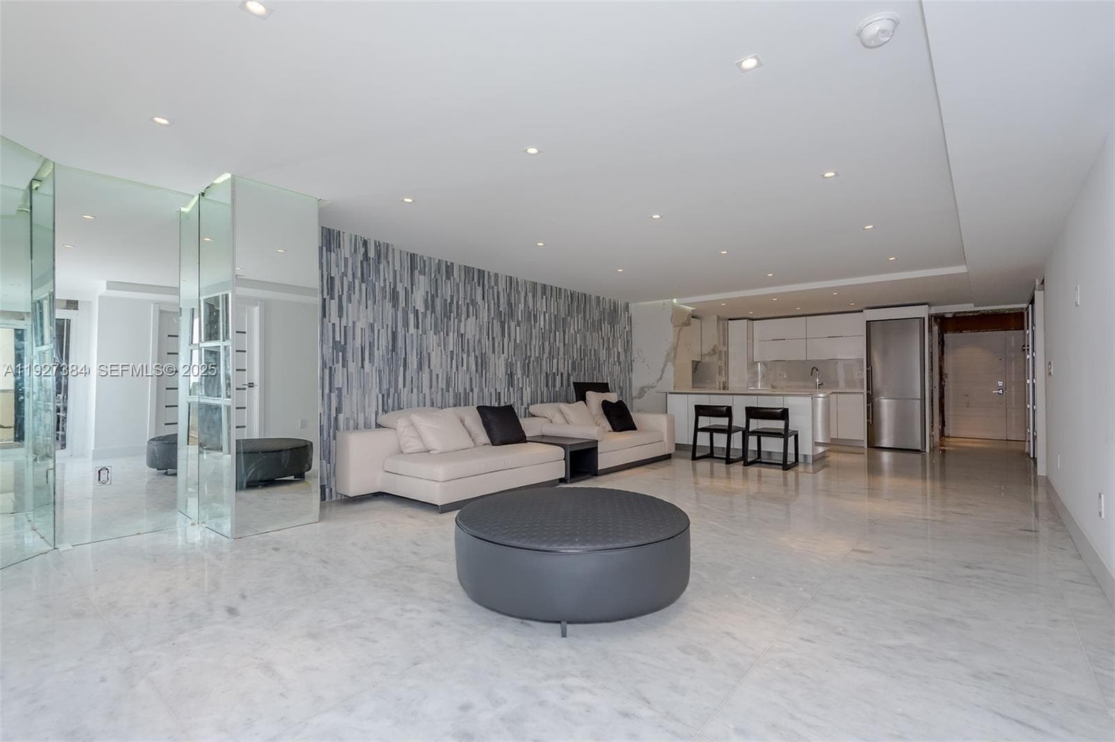 6423 Collins Ave 304 photo 4